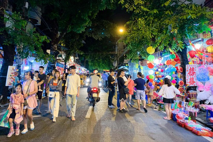 hanois famous toy street sparkles as mid autumn festival draws near